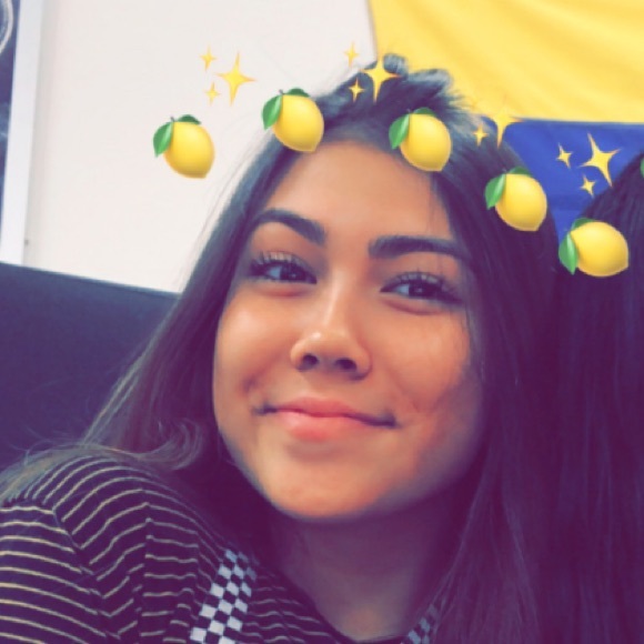 Meet your Posher, Mia - Picture 1 of 1